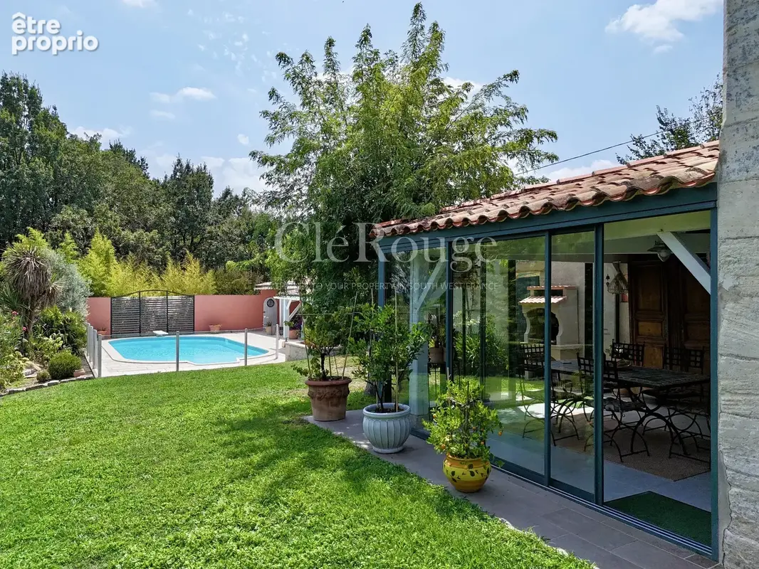 Élégante propriété de caractère avec appartement indépendant, piscine et vues dégagées - photo 11