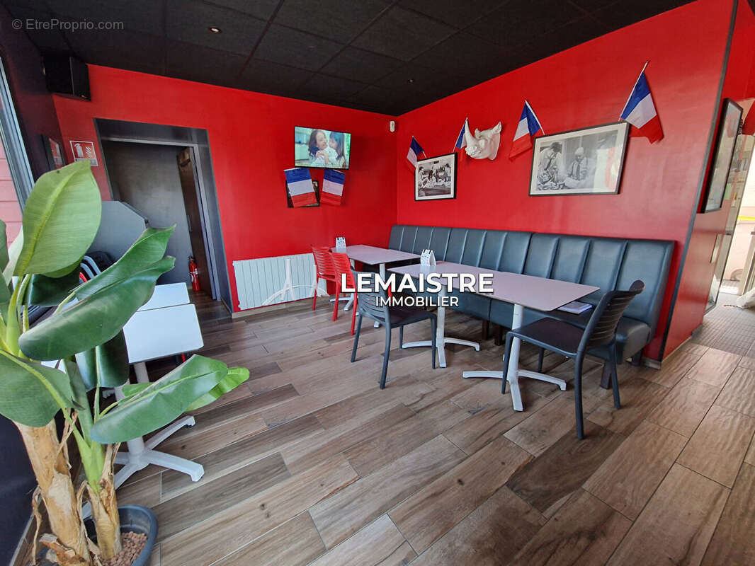 Commerce à vendre - ST-ROMAIN-DE-COLBOSC - 133 m² - commerce + réserve + dépendance - photo 2