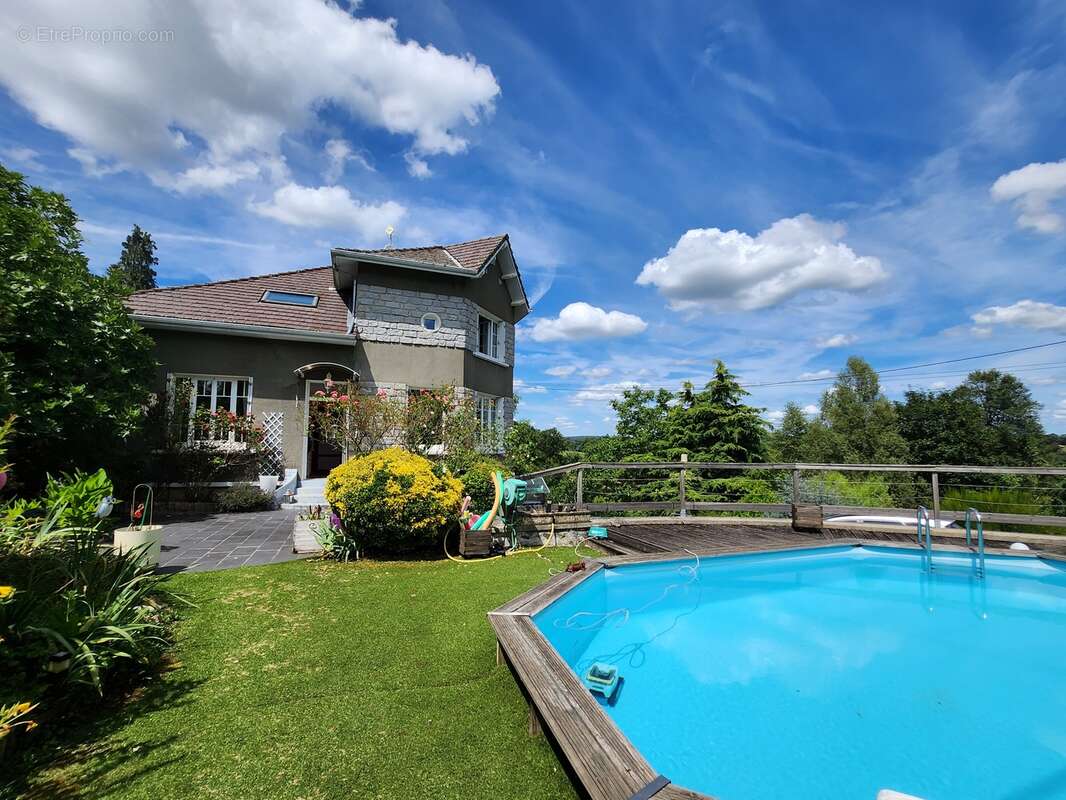 Maison à SAINT-LEONARD-DE-NOBLAT