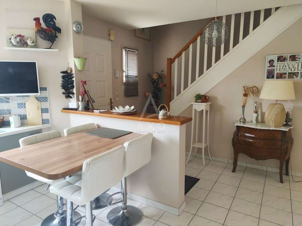 MARCÉ  Une maison familiale lumineuse, soignée et prête à vivre - photo 2