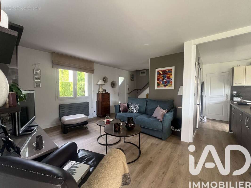 Maison 96 m² à Le Fresne-Camilly  - photo 8