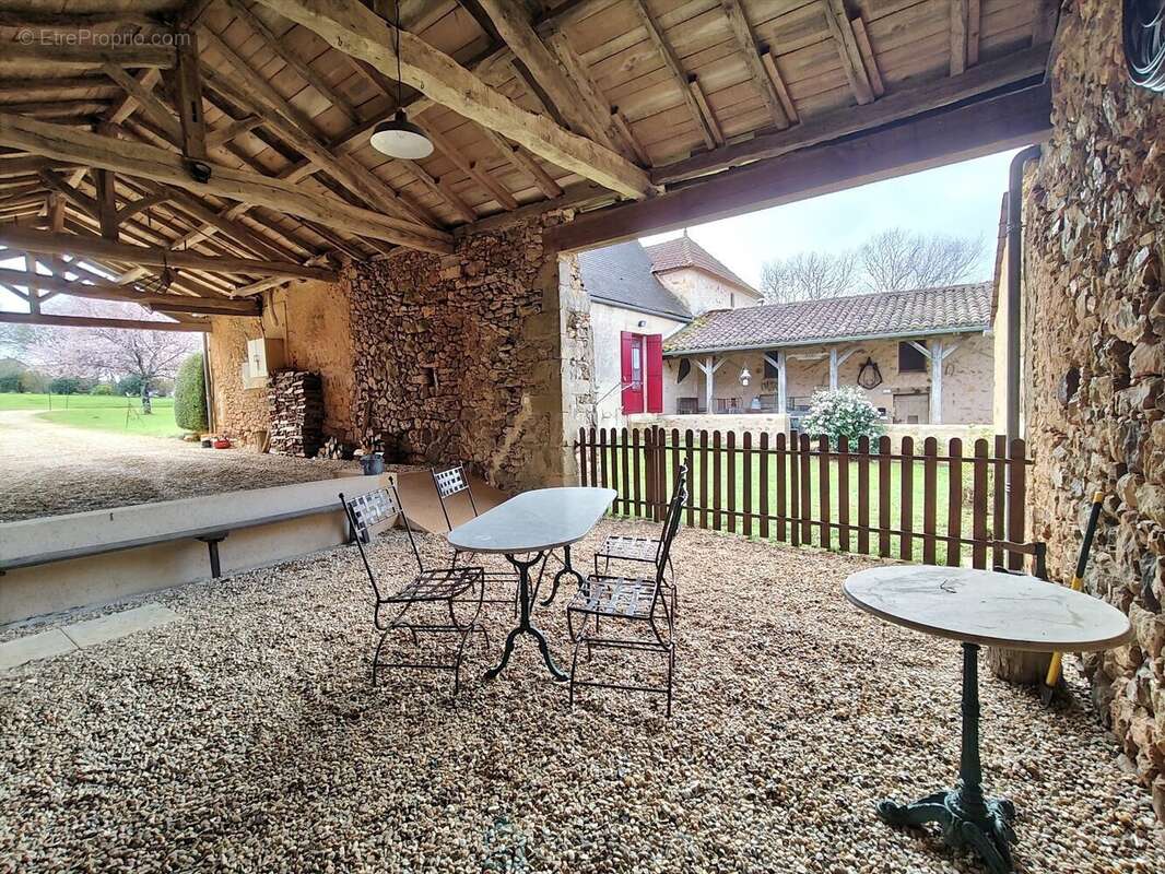 Proche Monpazier, propriété de caractère avec 3 habitations, dépendances et piscine sur 5,3 hectares de terrain - photo 14