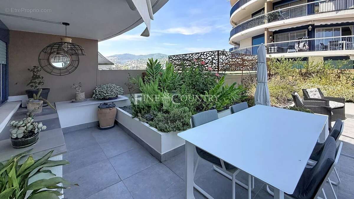 Appartement à MANDELIEU-LA-NAPOULE