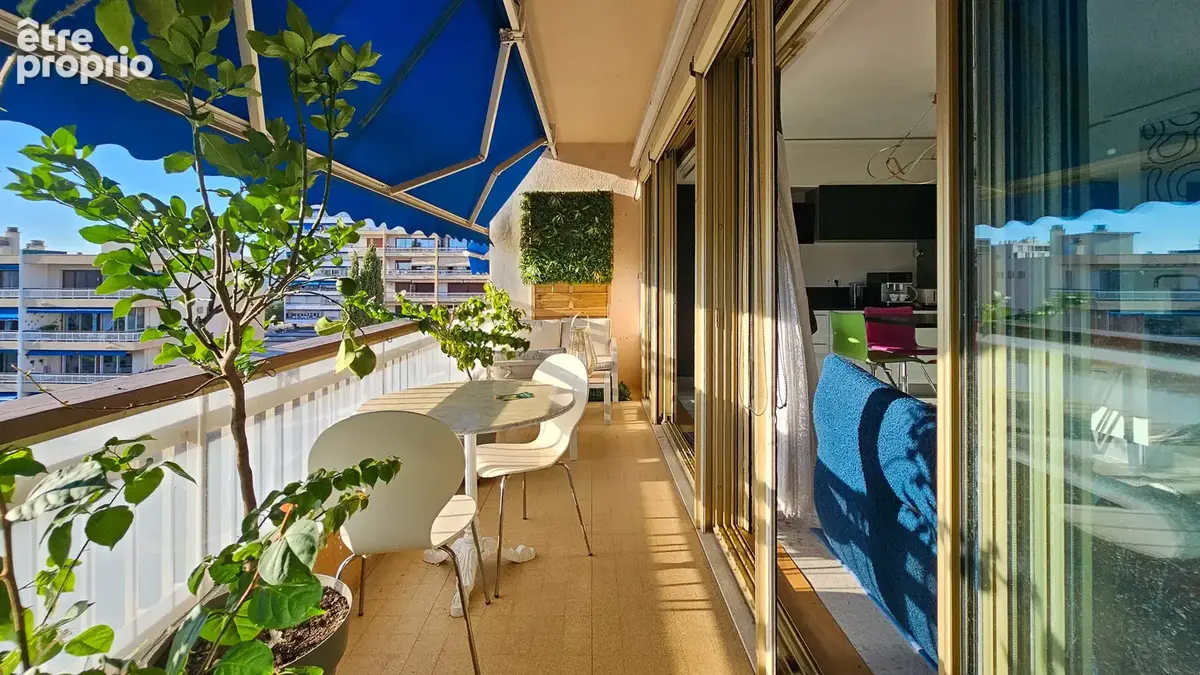 Le Roqueirol, une signature architecturale, un art de vivre - Dernier étage vue dégagée jusqu'à la mer - photo 7