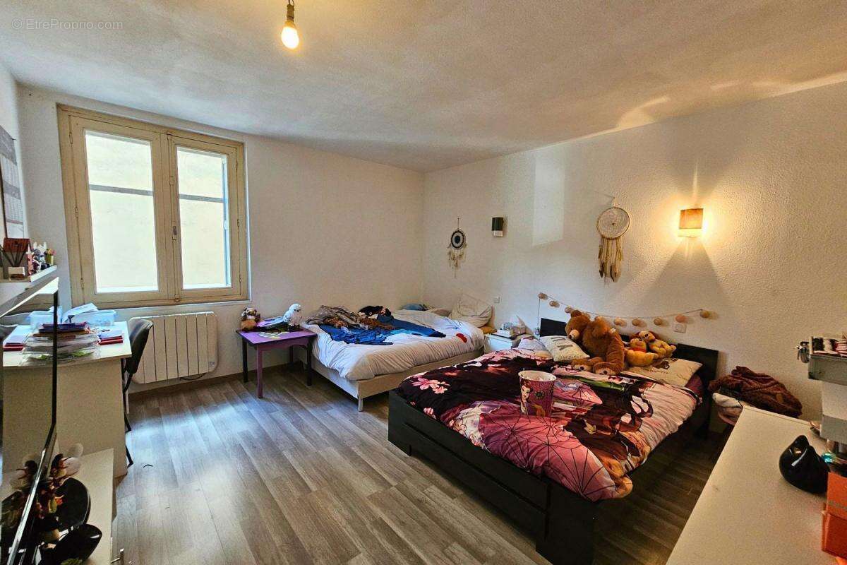 Appartement à REYNES