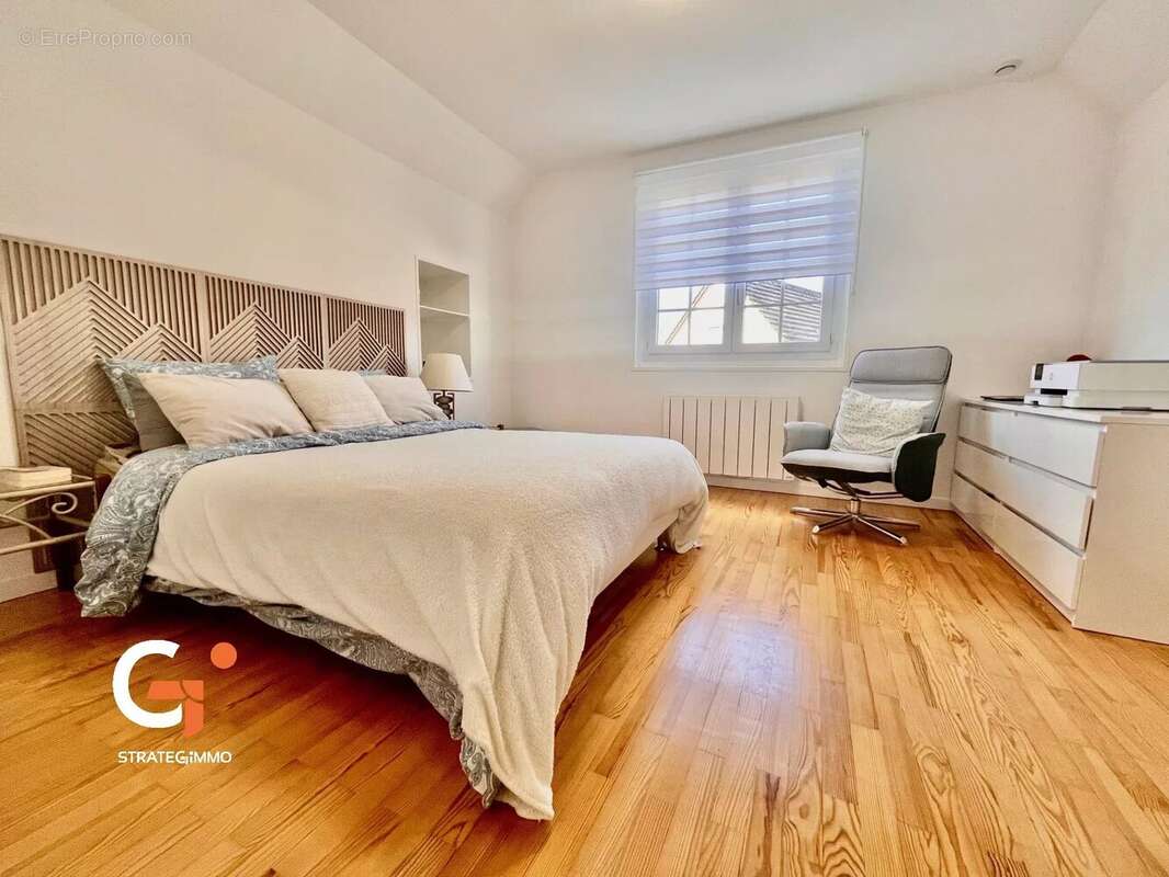 Maison à SAINT-ETIENNE-DU-ROUVRAY