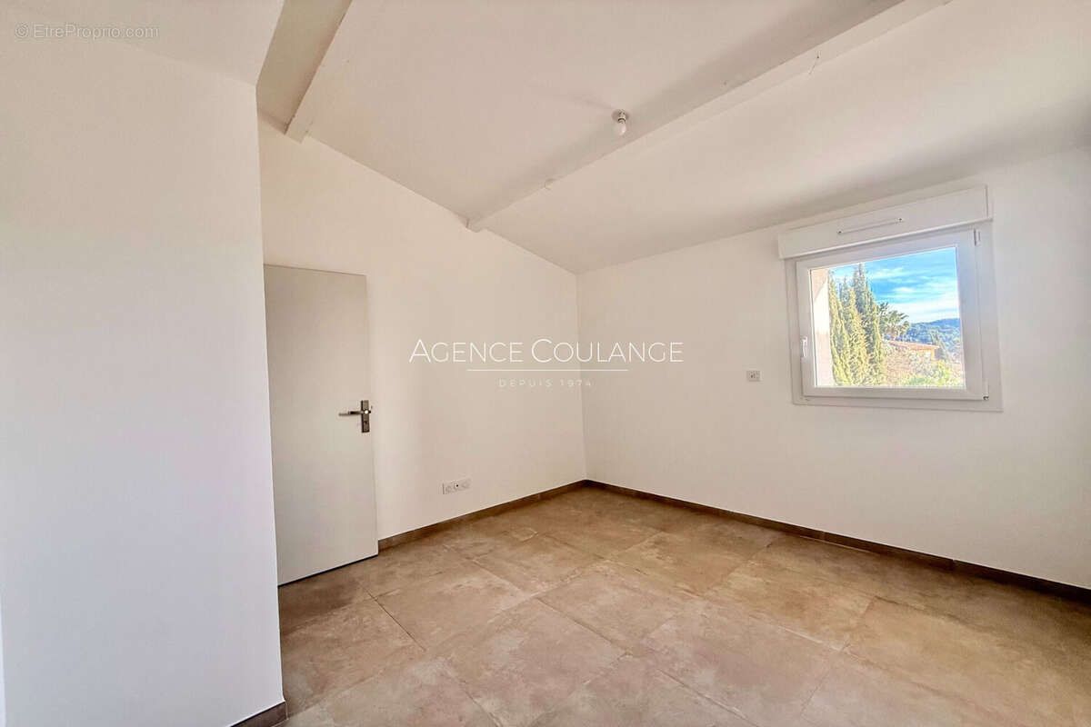 Appartement à SAINT-CYR-SUR-MER