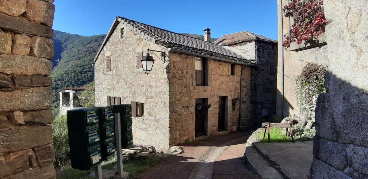 Magnifique batisse cévenole au coeur du village - photo 2