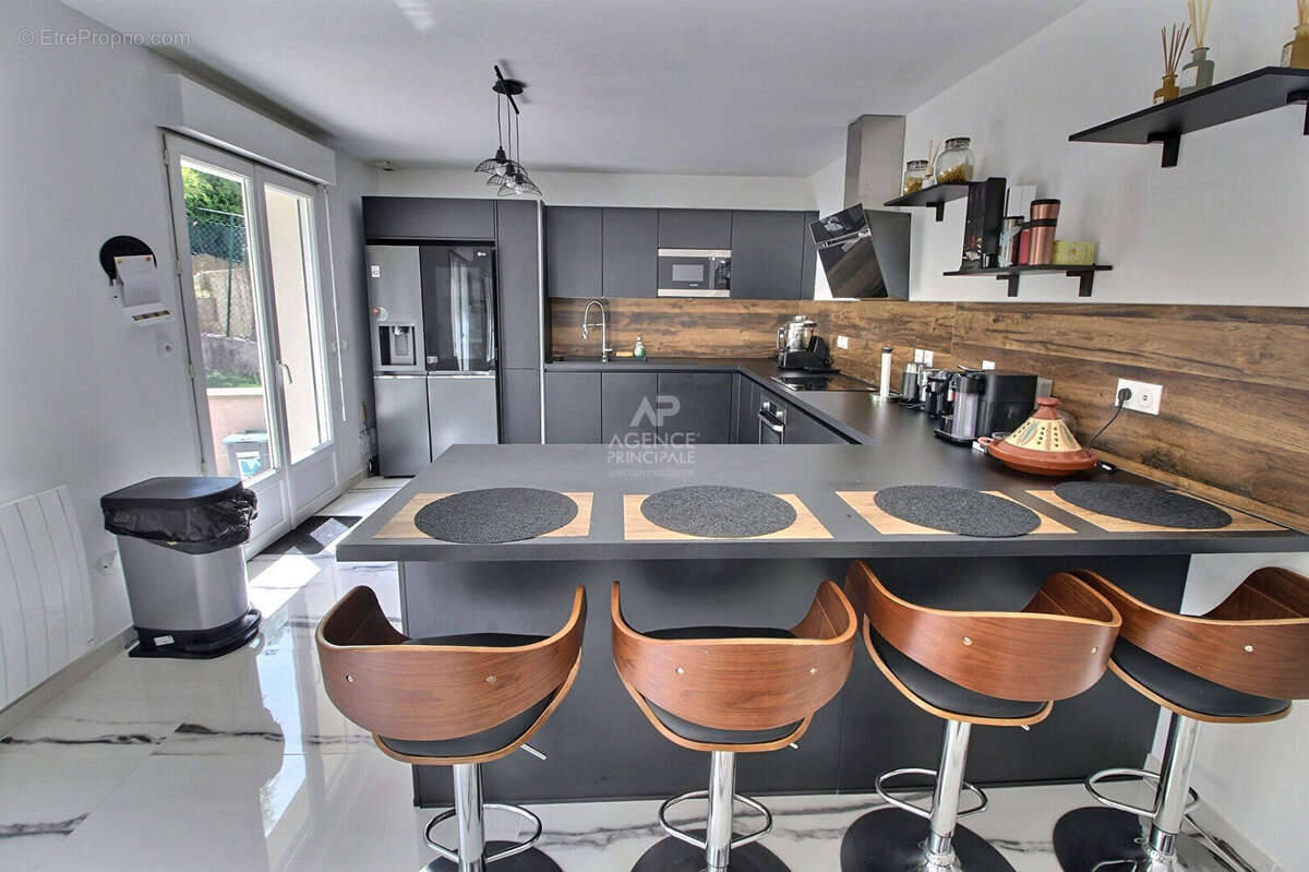 Maison à VAUX-SUR-SEINE