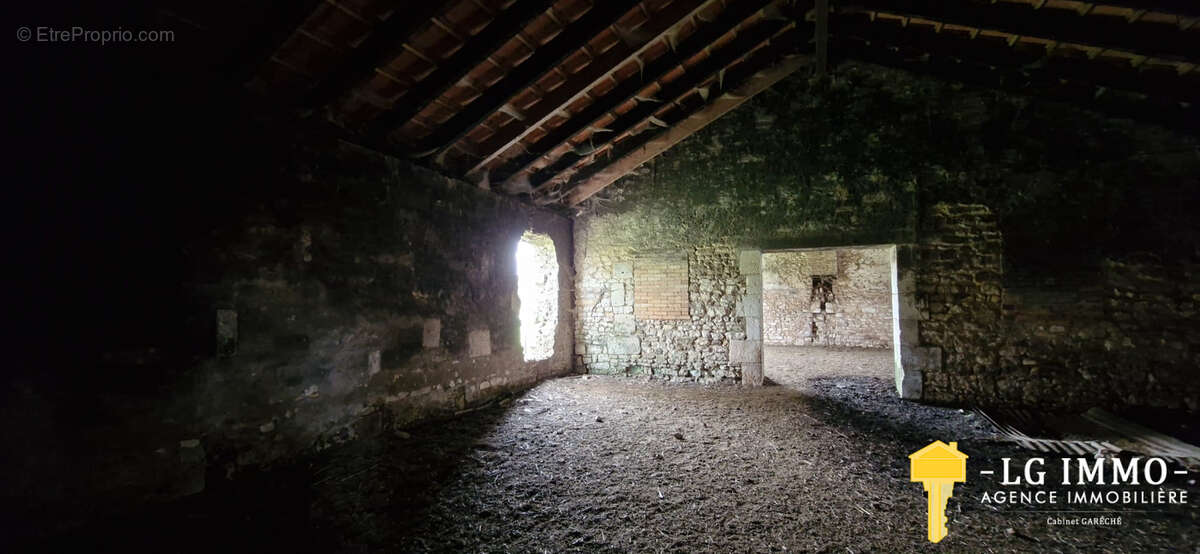 Autre à CHENAC-SAINT-SEURIN-D'UZET