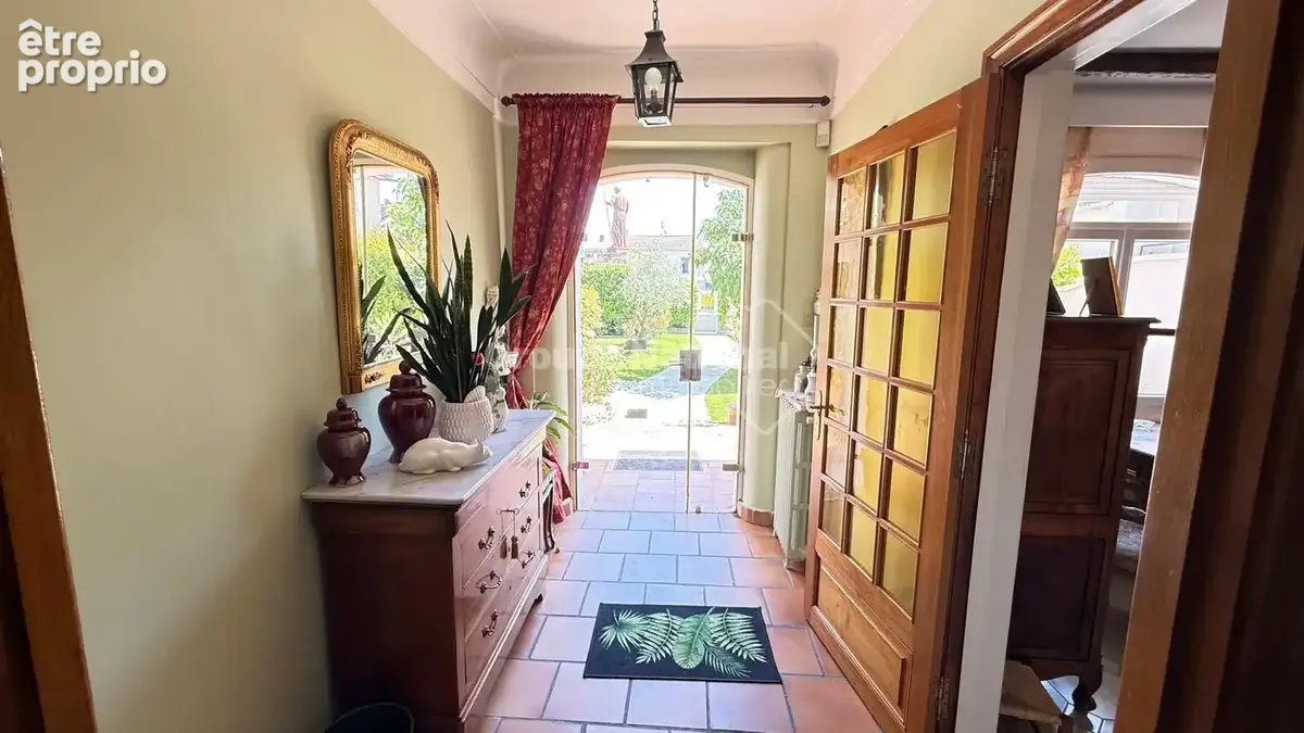 Exclusivité - Maison de maître - Espace et potentiel - photo 6