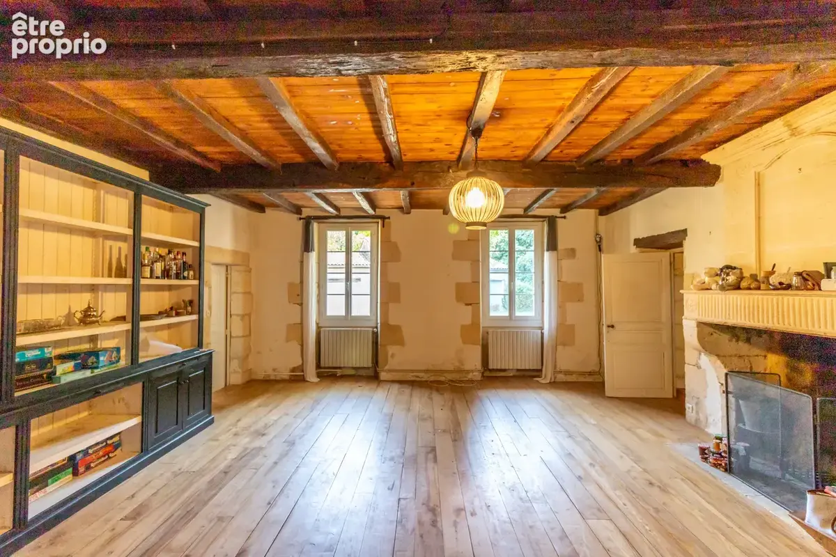 Propriété saintongeaise, 3 logements, 7 chambres, piscine, nombreuses dépendances, terrain 2 hectares - photo 6