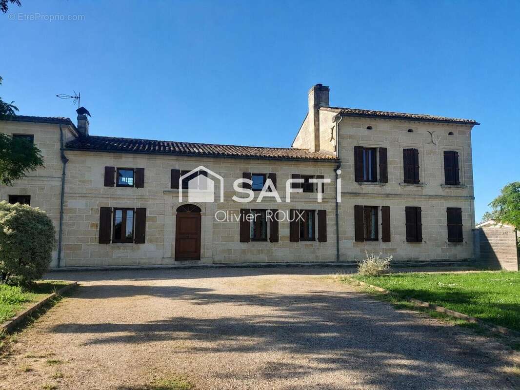 Maison 213 m² à Saint-Sulpice-De-Faleyrens  - photo 2