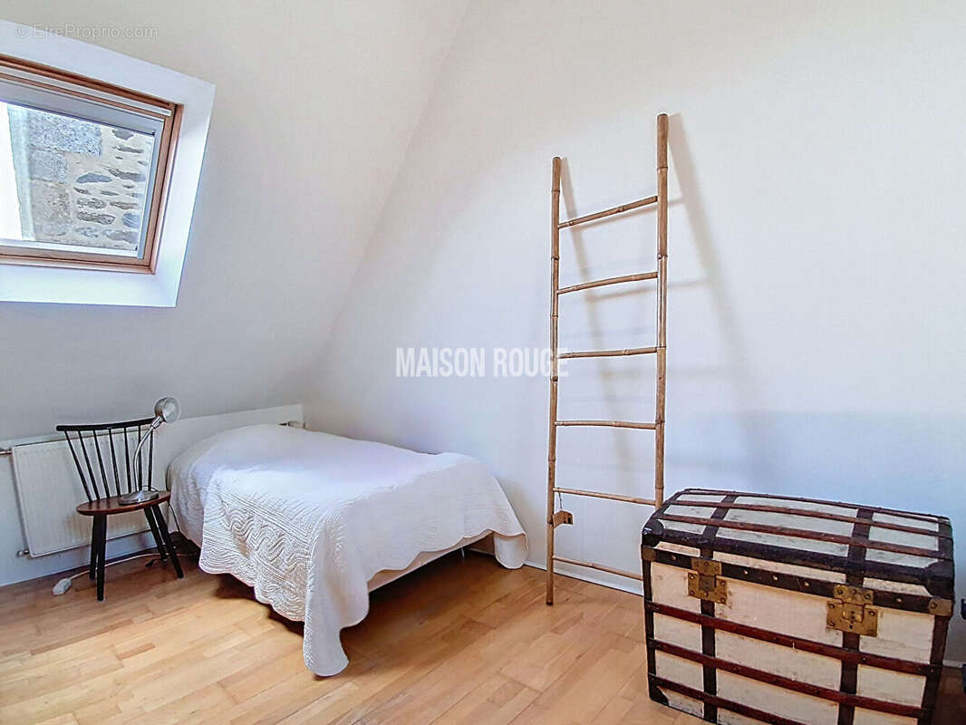Maison de bourg de caractère - Entièrement rénovée - Subtile alliance d'authenticité et de modernité - SAINT-DONAN - photo 13