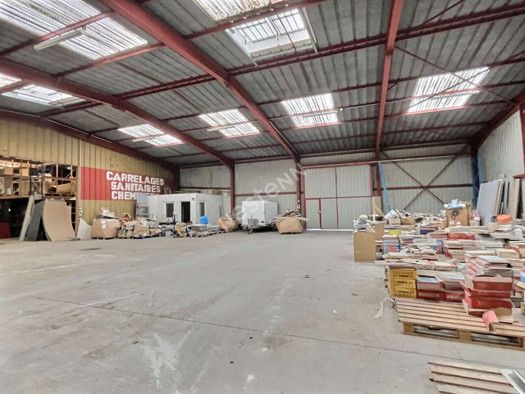 Entrepôt/local industriel 800 m² .Proche Zone Leclerc Betting - photo 11