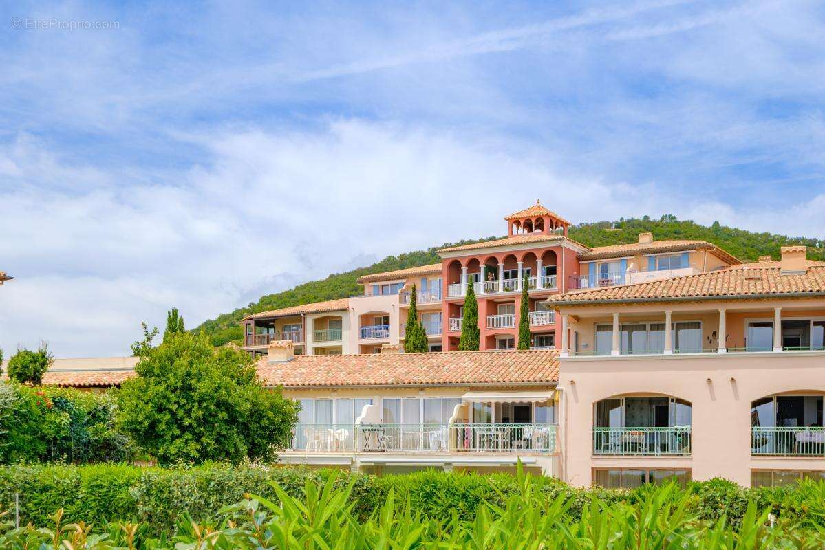 Appartement à ROQUEBRUNE-SUR-ARGENS