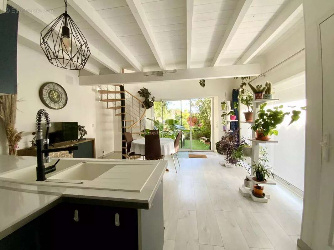 Maison à JUILLAC-LE-COQ