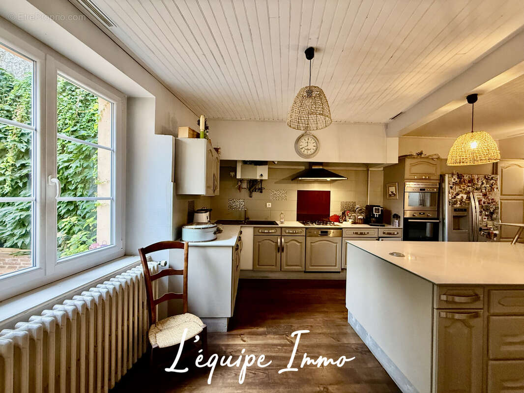 En cœur de ville, demeure familiale aux volumes exceptionnels avec jardin intime et piscine - photo 8