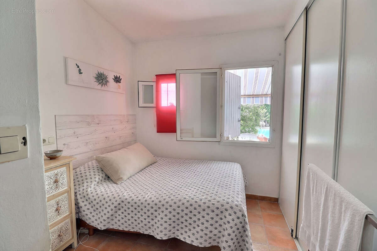 Maison en pierre ! secteur "les routes" toulon ouest 4 pièce(s) 90 m2 - photo 5