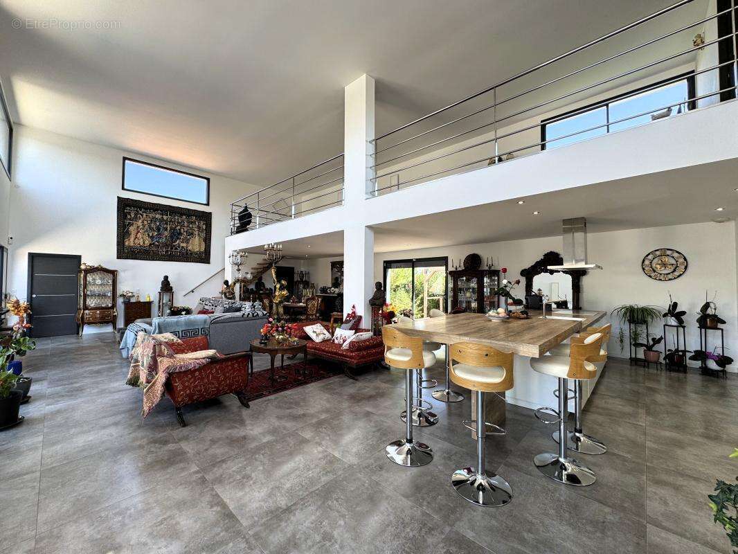 Villa d'exception aux volumes spectaculaires et prestations haut de gamme - photo 2