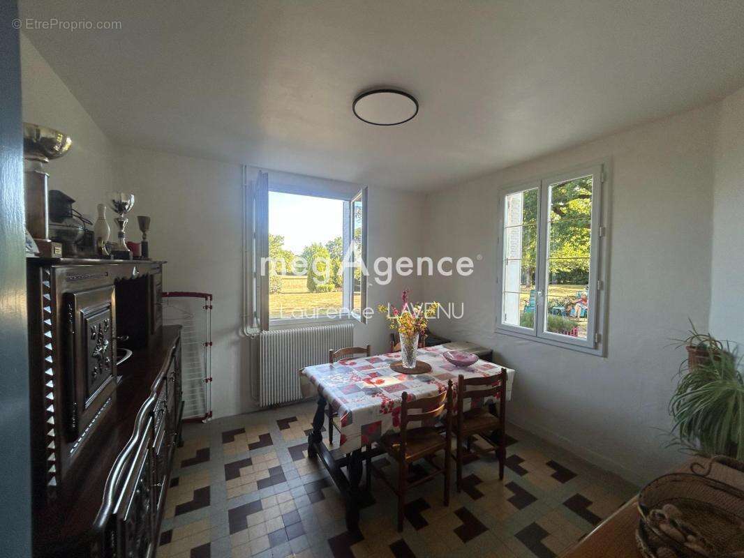 Maison avec dépendances et parc clos et arboré - photo 7