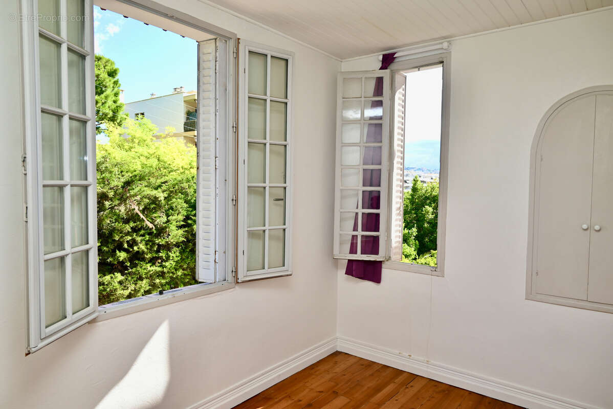 Maison à SAINT-LAURENT-DU-VAR