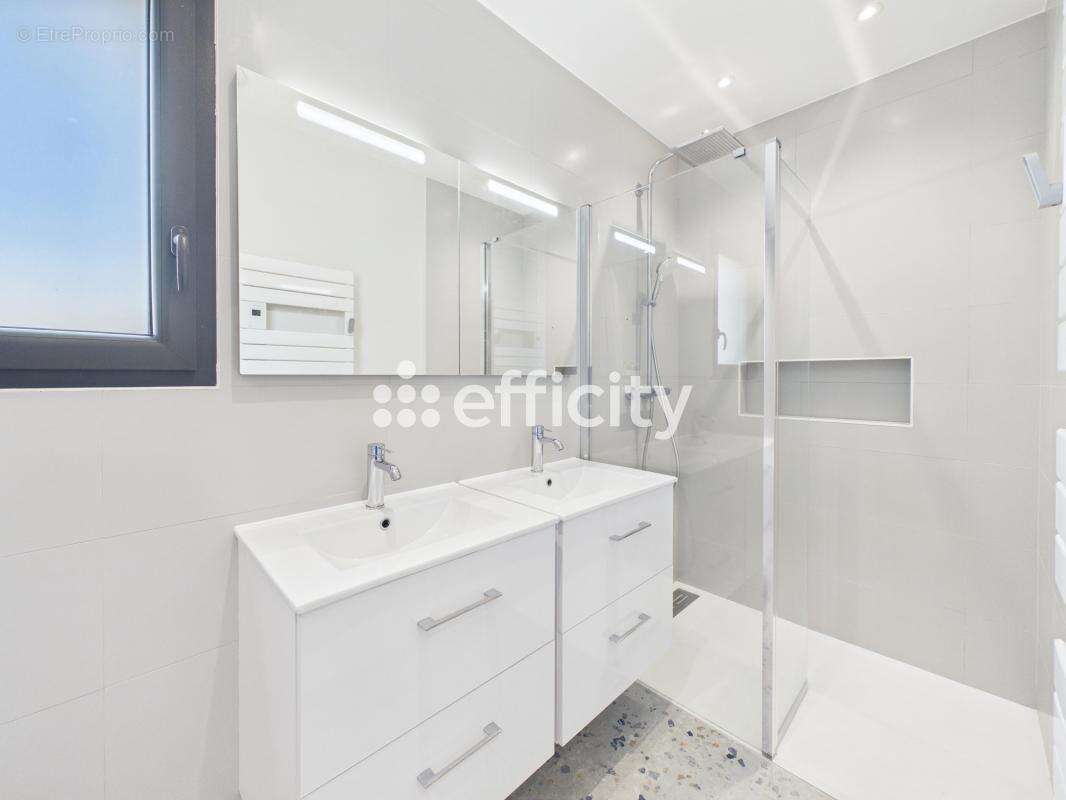 Maison 163 m² à Peronnas  - photo 22