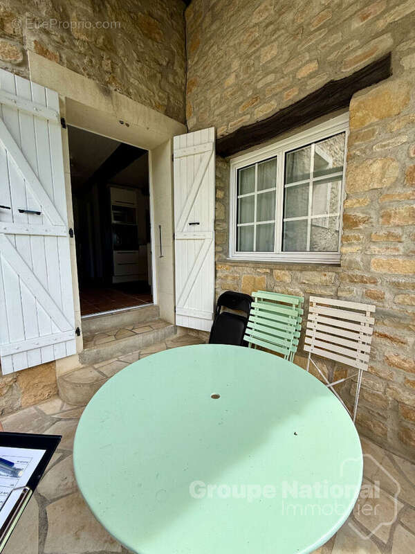 Mas de village en pierre de 103m2 sur 313m2 de terrain - Saint Marcel De Careiret - photo 3