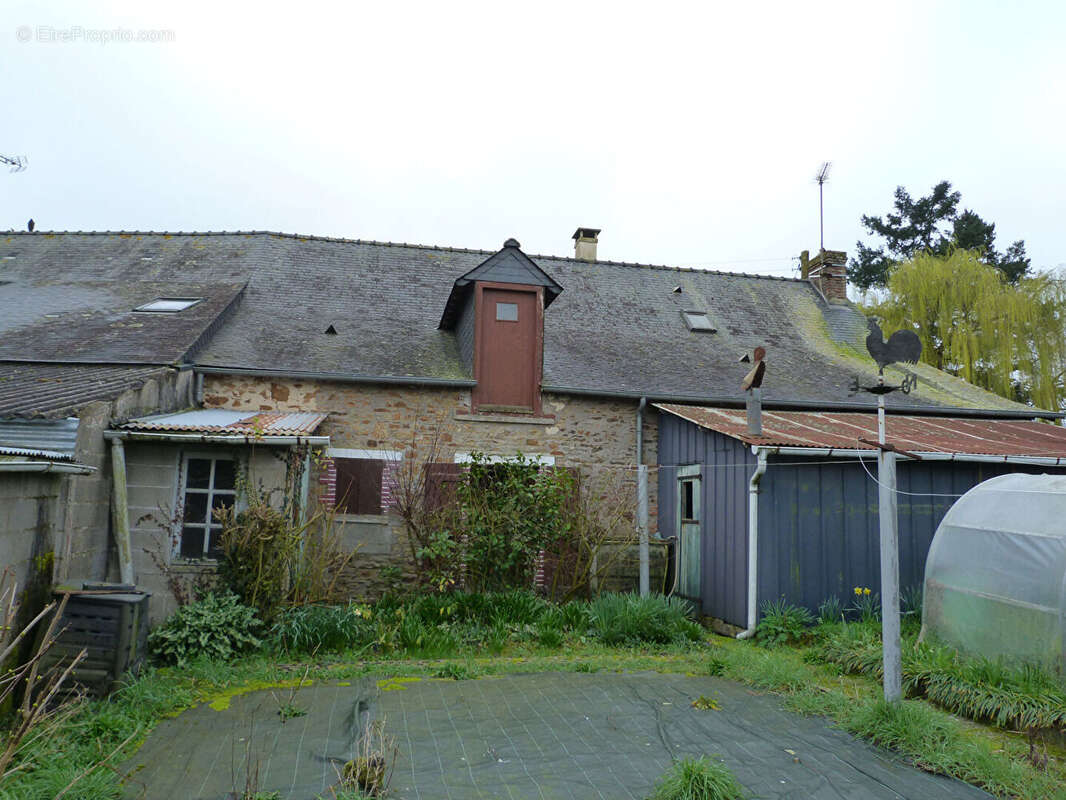 Maison à QUELAINES-SAINT-GAULT
