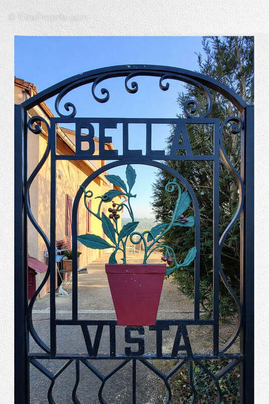 Maison à CHATEL-DE-NEUVRE