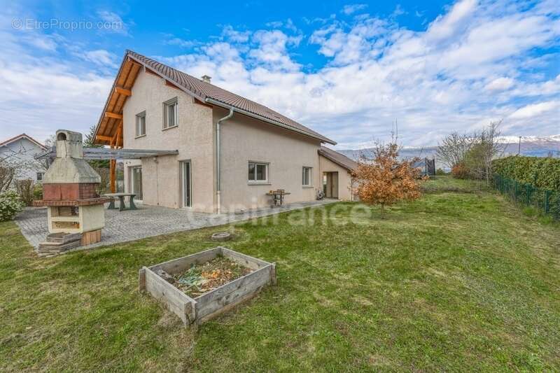 Maison à CHALLEX