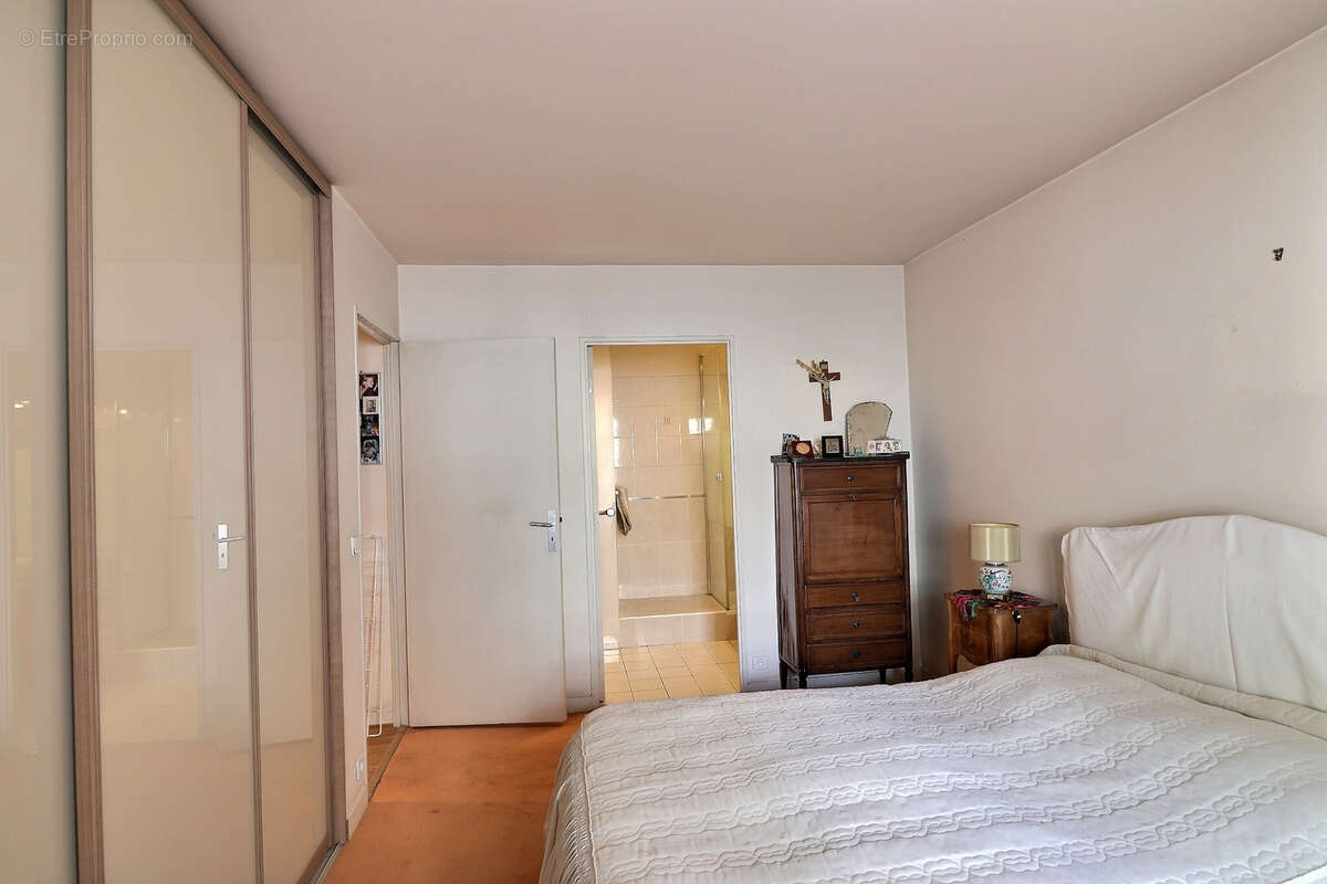 Appartement à PARIS-14E