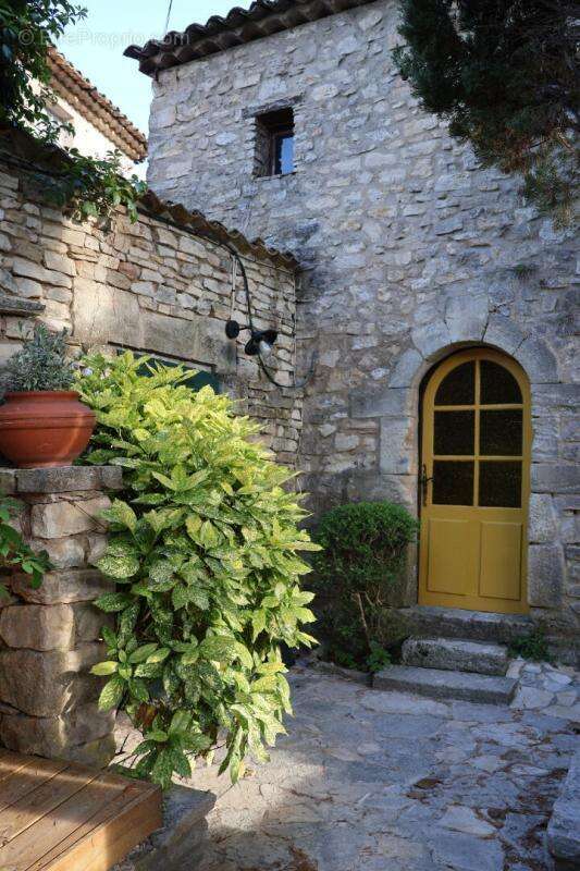 Mas avec piscine, garage, 2 gîtes et 2 chambres d'hôtes Luberon - photo 3