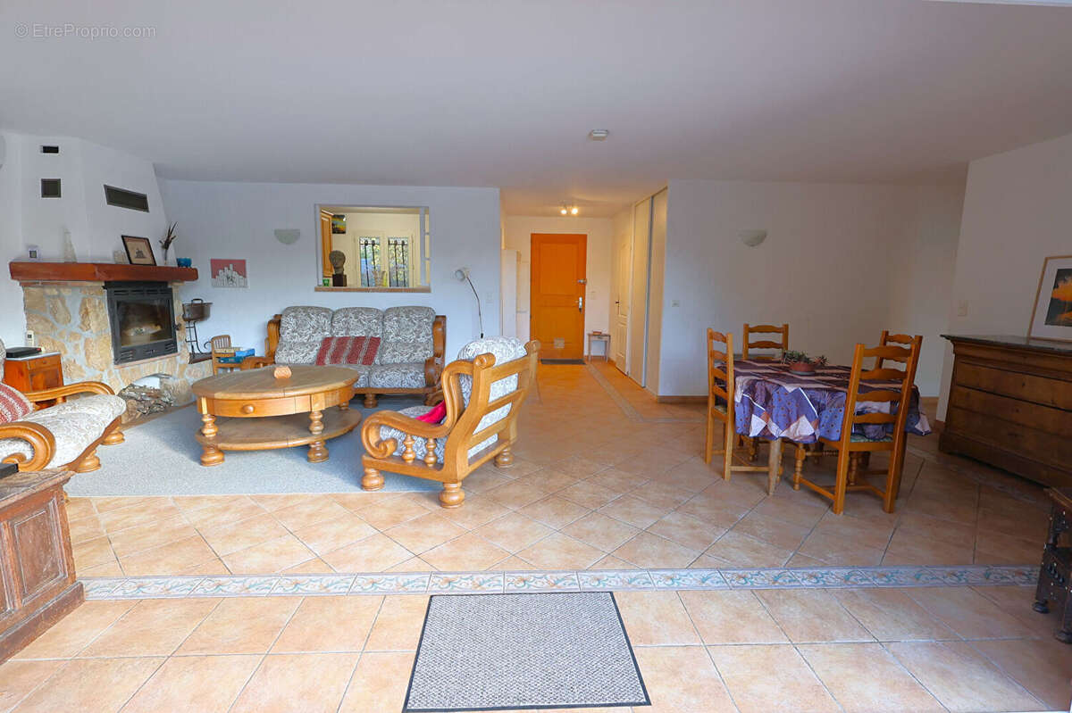 Maison à SAINT-CEZAIRE-SUR-SIAGNE