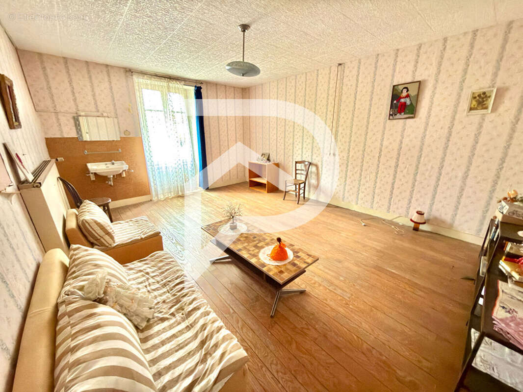 Maison à NEUILLY-L'EVEQUE