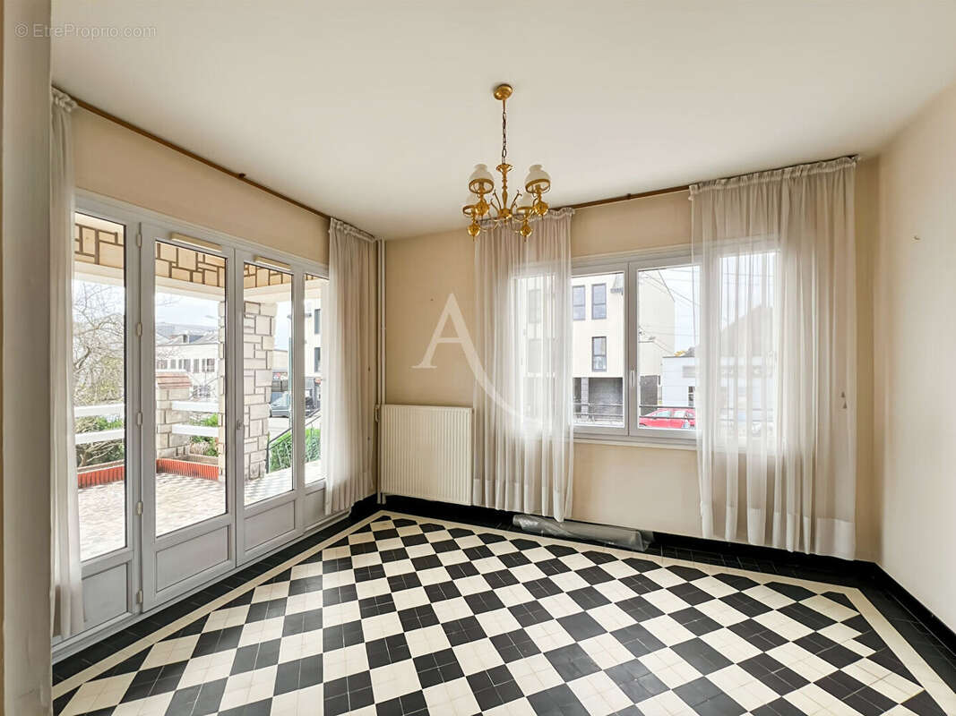 Maison à LE MESNIL-ESNARD