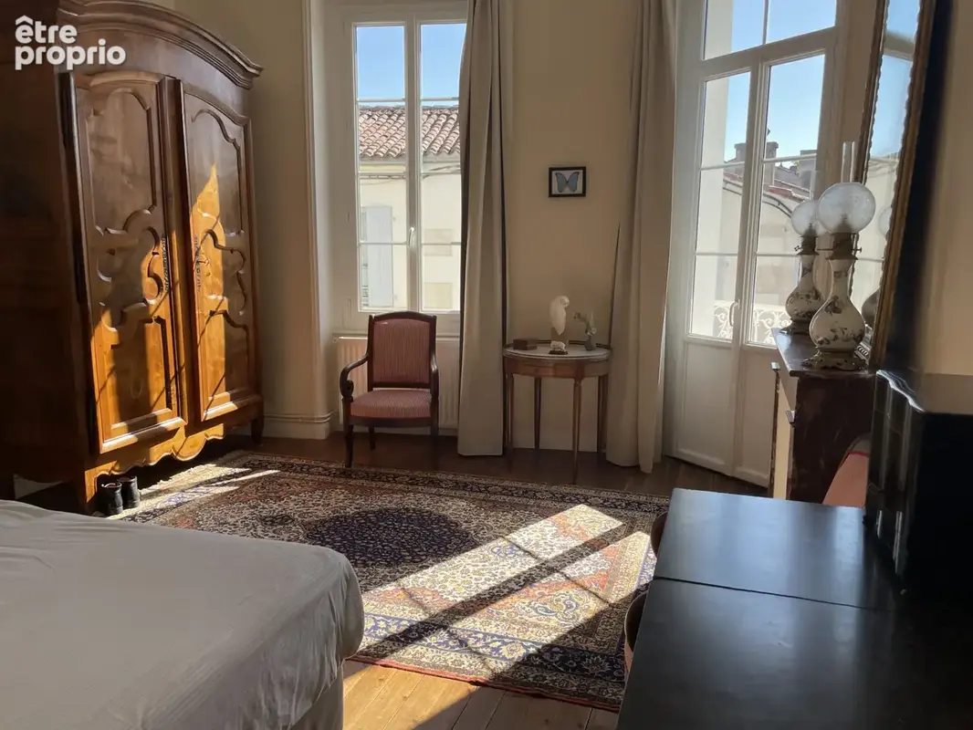 Cognac maison de caractere entierement renovee 5 chambres un bureau un jardin proche du jardin public et de la - photo 10