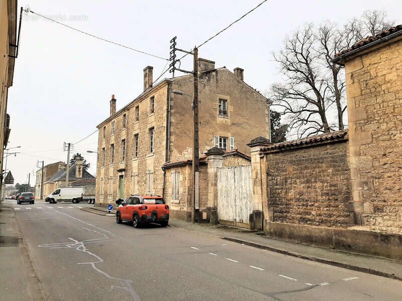 Maison à FONTENAY-LE-COMTE
