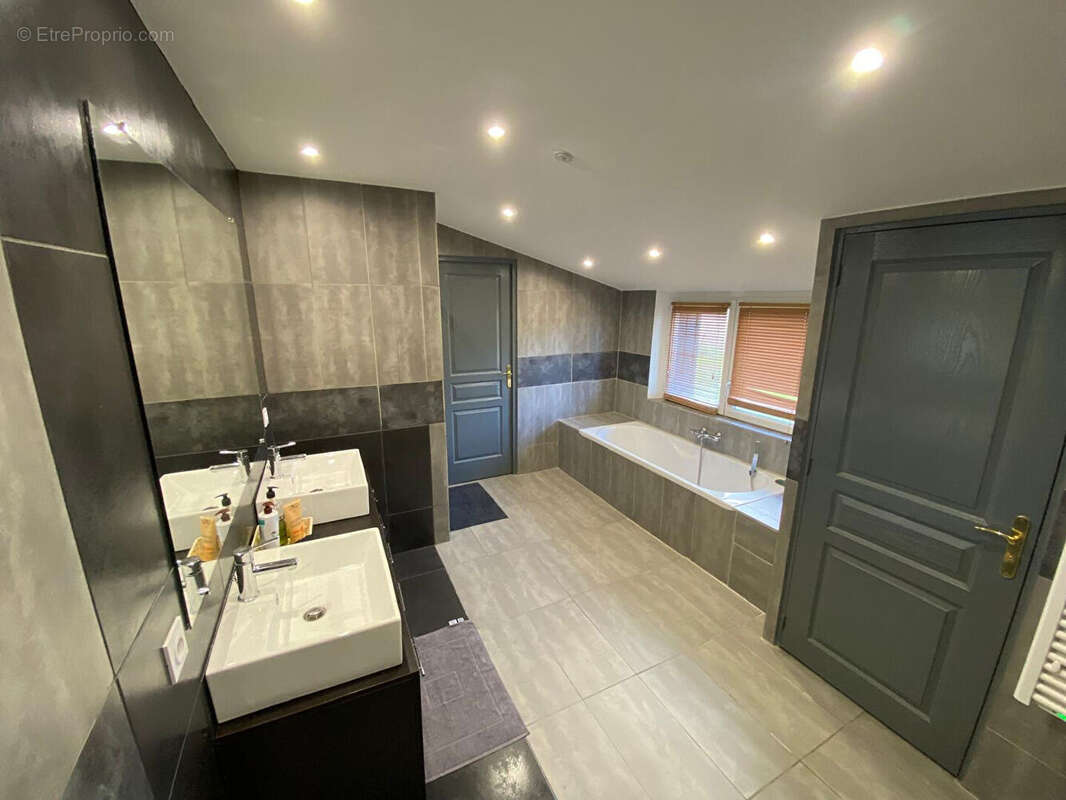 Maison à SAINT-MELOIR-DES-ONDES