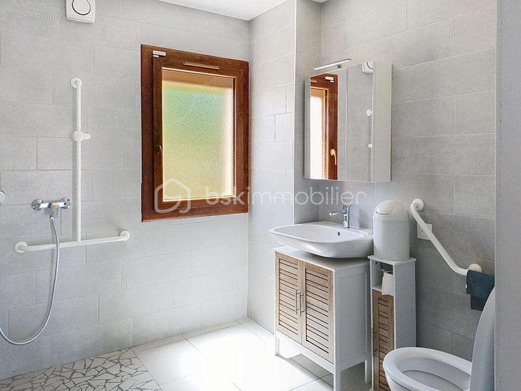 Maison familiale de 129 m² avec 4 chambres, terrain de 1 000 m² – Charnecles - photo 6