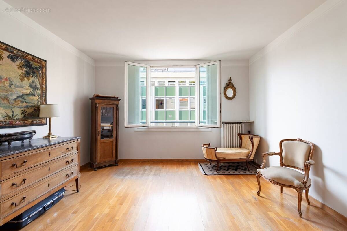 Appartement à PARIS-14E