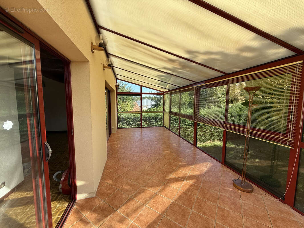 Maison à SAINT-YZAN-DE-SOUDIAC