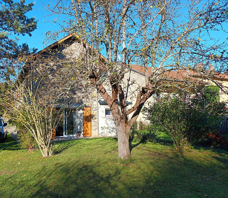 Maison à DECAZEVILLE