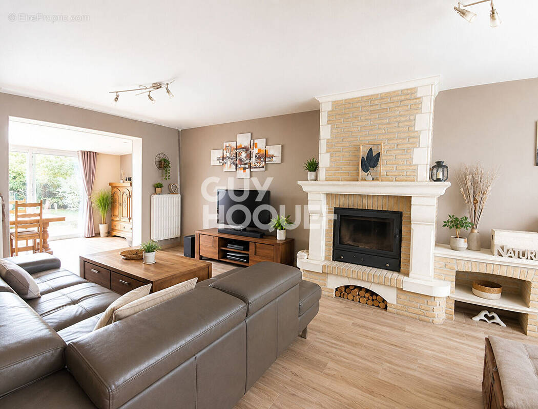 Maison à LA CHAPELLE-D'ARMENTIERES