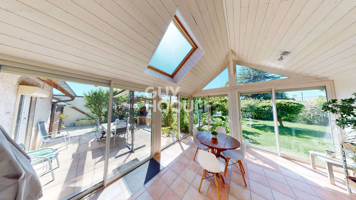 Maison et gite Oussieres 9 chambres - photo 5