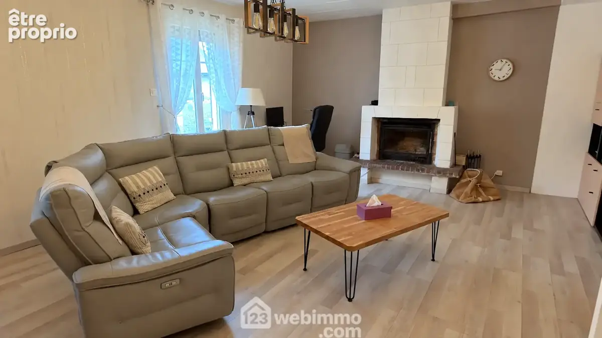 Le salon avec insert bois