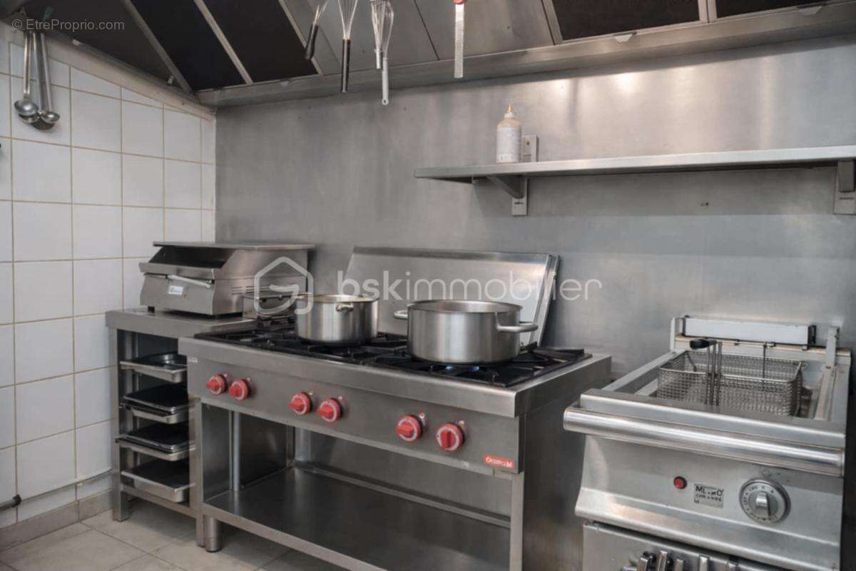 Commerce à SAINT-PIERRE-DES-NIDS