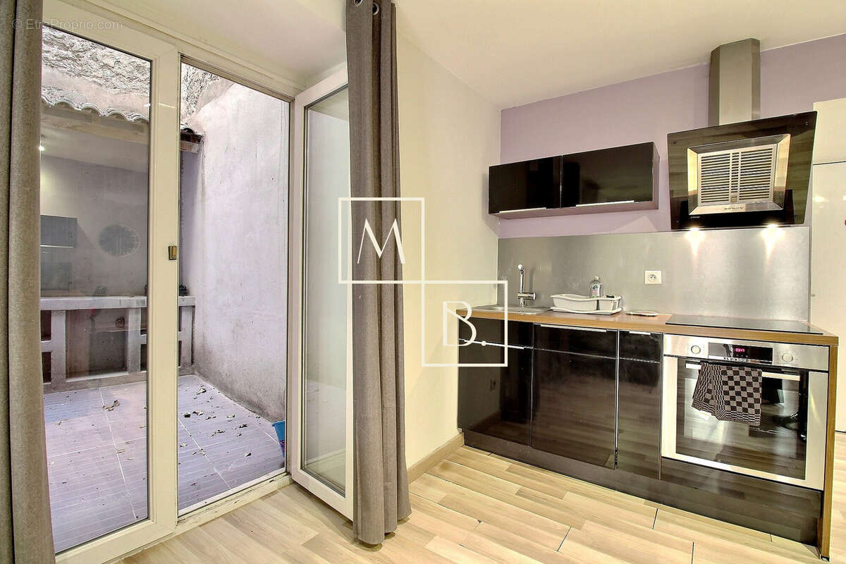 AGDE, Centre historique, appartement T2 meublé de 38 m2 avec terrasse/patio. - photo 6
