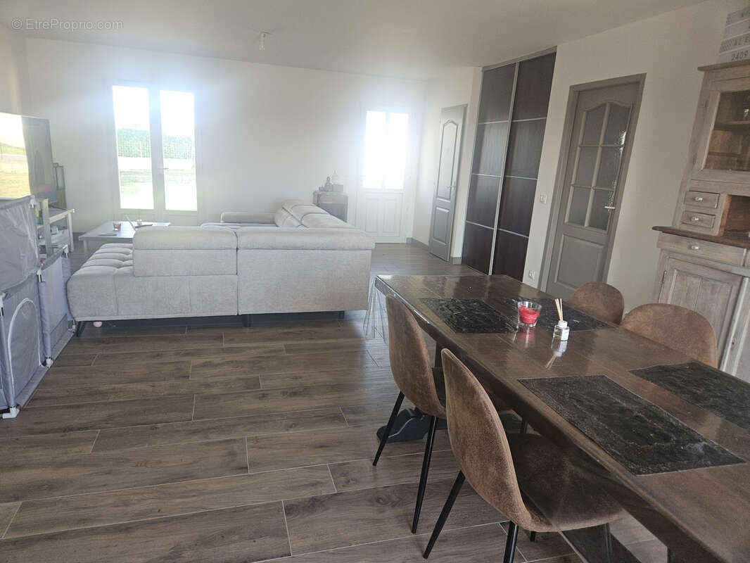 Maison à SAINT-COUTANT-LE-GRAND