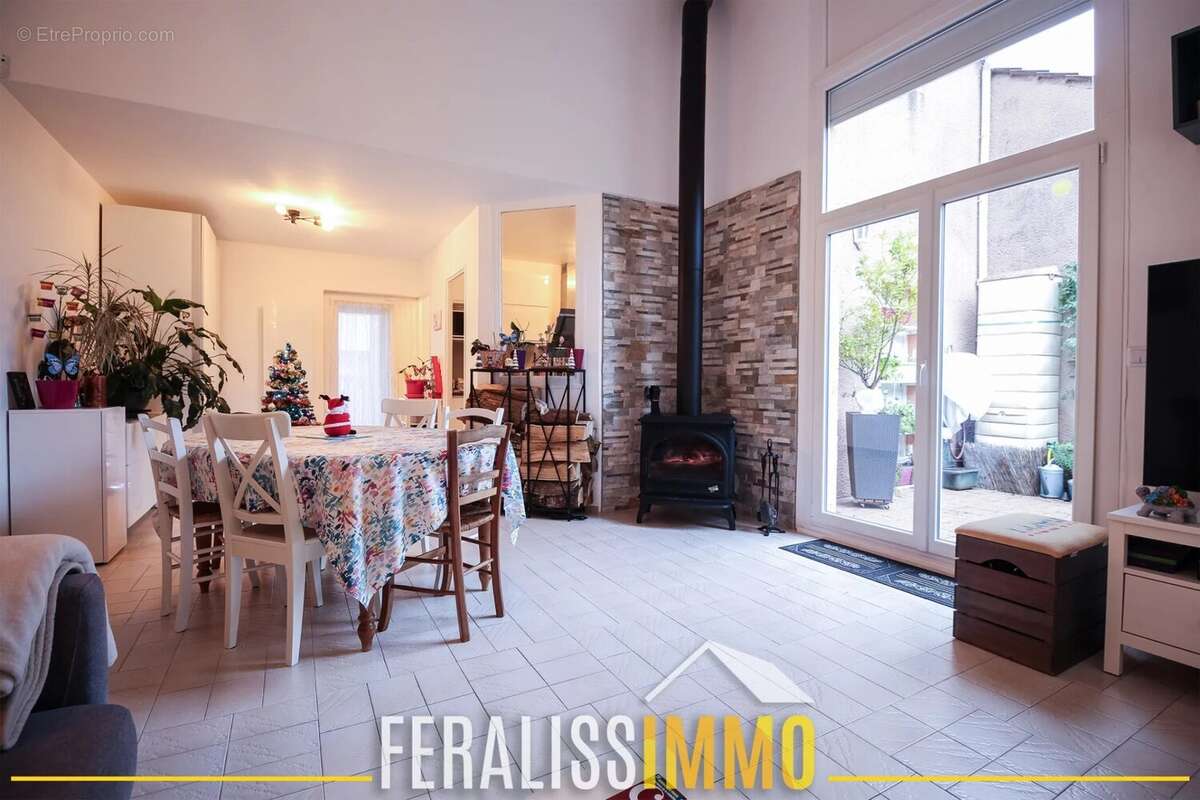 Maison à JOUY-LE-MOUTIER